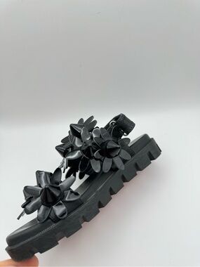 Christian Louboutin Daisy Spikes Cool Flat Sandals Black Floral Studded 36.5